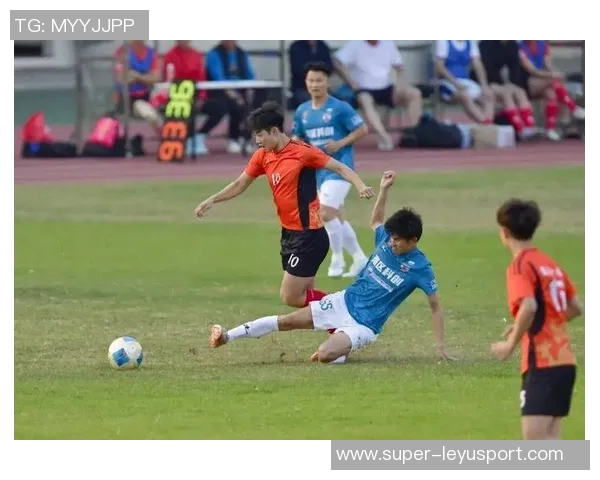 都匀足球联赛激情四溢球员们在绿茵场上拼搏奋战展现风采